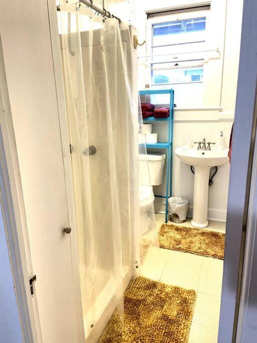 Your Hilo Homebase - Lovely 3 Bedroom In Heart Of Hilo With Ac! Bagian luar foto